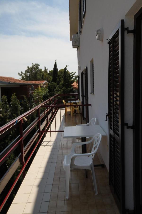 Apartments And Rooms By The Sea Starigrad, Paklenica - 6591 Экстерьер фото