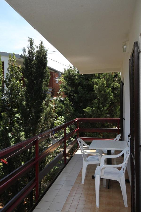Apartments And Rooms By The Sea Starigrad, Paklenica - 6591 Экстерьер фото