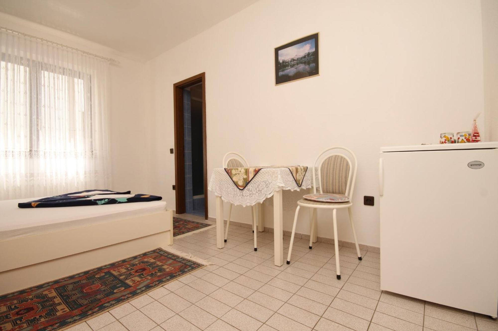 Apartments And Rooms By The Sea Starigrad, Paklenica - 6591 Экстерьер фото